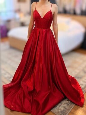 NWT Tarik Ediz size 0...Elegant Red Spaghetti-Strap Evening Gown